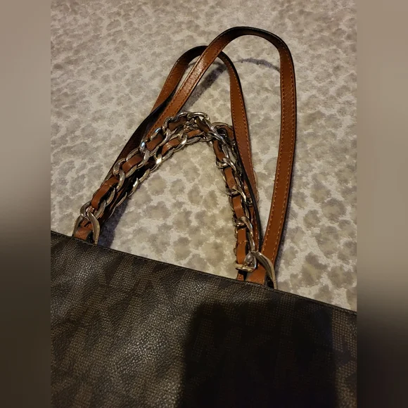 Michael Kors Monogram Satchel😍👜 - Picture 9 of 12